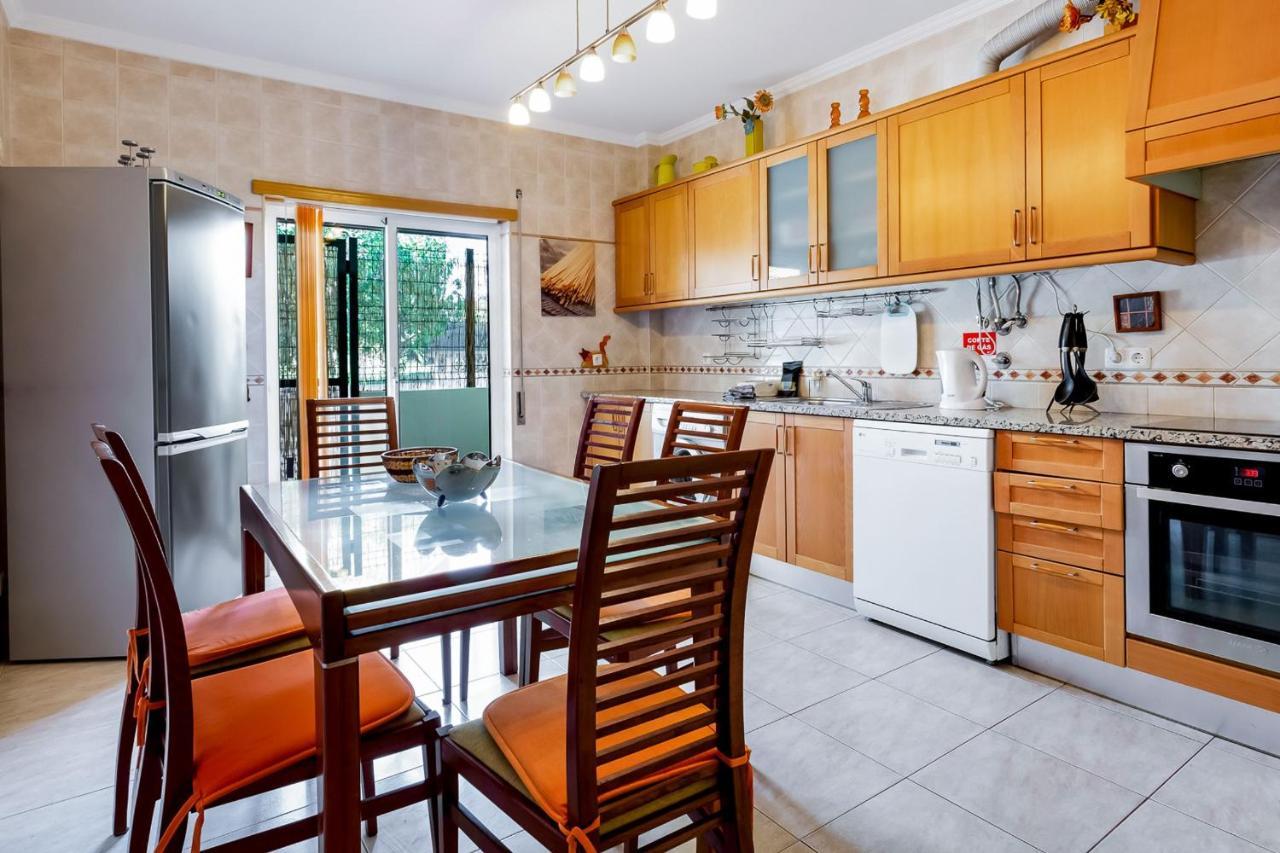 Armação de Pêra Spacious 2 Bdr Apartment W/ Patio By Lovelystay מראה חיצוני תמונה